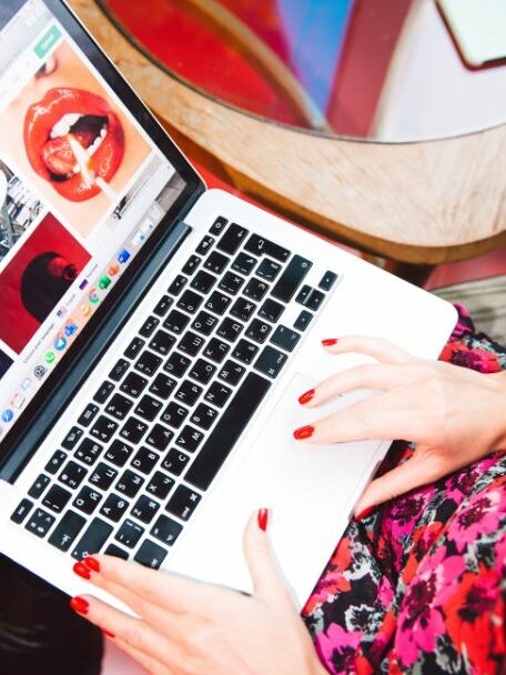 Woman who is typing in a keyboard