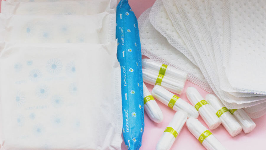 Des tampons et des serviettes hygiétiques