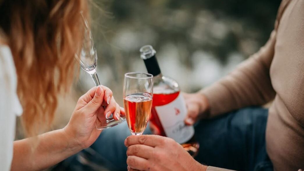 couple drinking wine