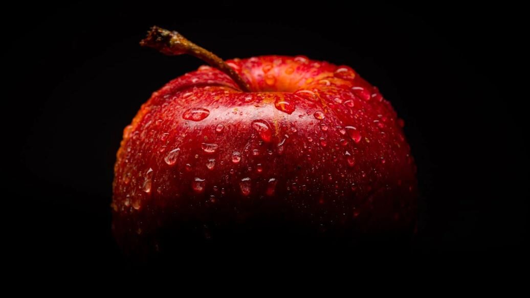 an red apple