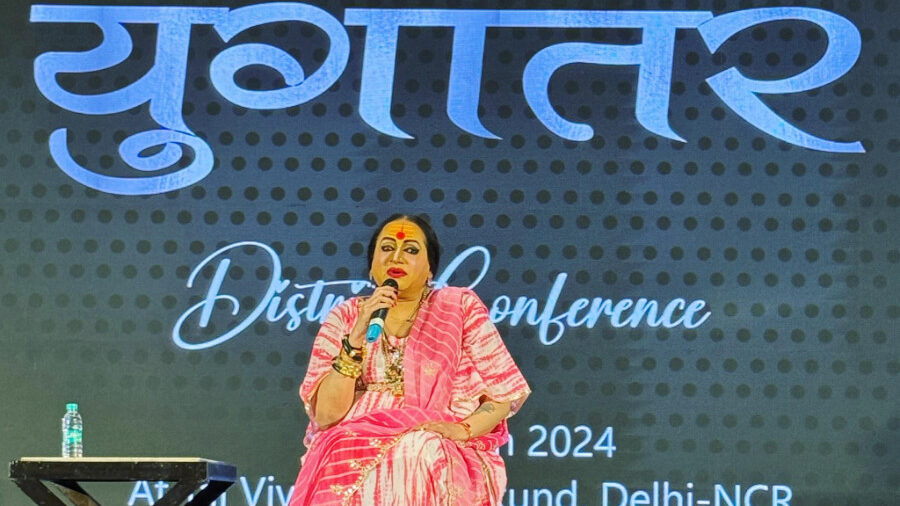 Laxmi Narayan Tripathi speaking at the Rotary District 3011 Conference (Surajkund). Image from Instagram @laxminarayan_tripathi.