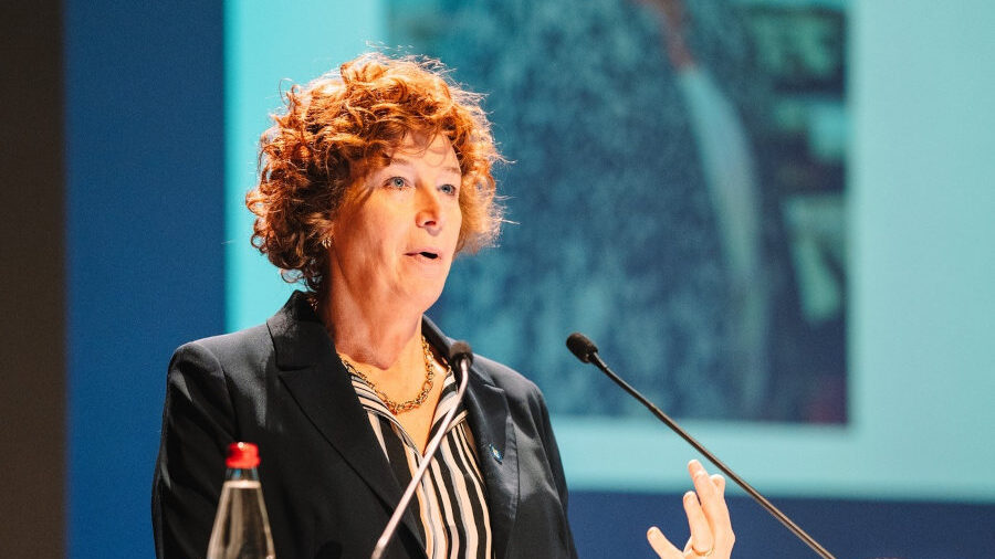 Petra De Sutter en una conferencia de tecnología en Gante.