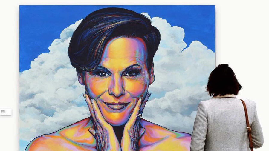 Retrato de Alexandra Billings en la oficina del alcalde en el edificio municipal de Madison.