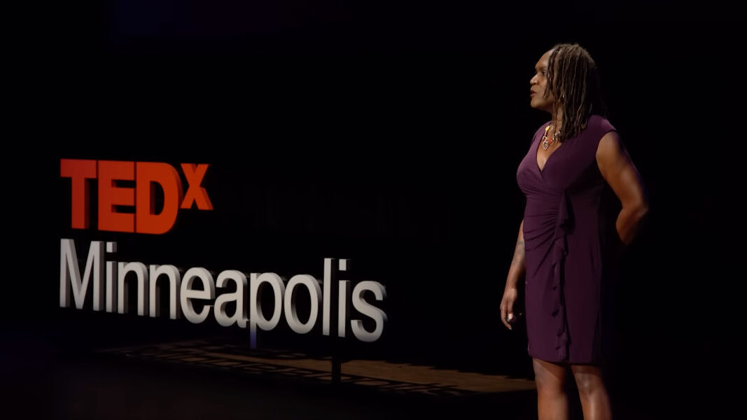 Andrea Jenkins dans "Why I Wear Purple | Andrea Jenkins | TEDxMinneapolis" sur Youtube